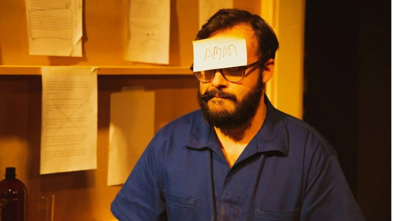 кадр из фильма É sempre mais difícil ancorar um navio no espaço