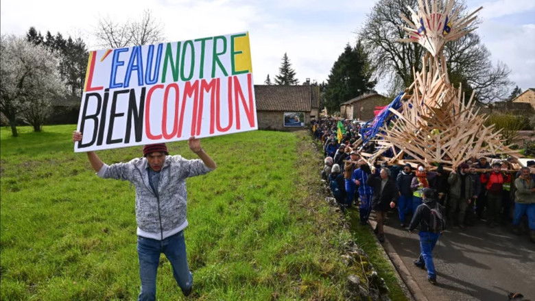 кадр из фильма Monde agricole : la fracture de l’eau