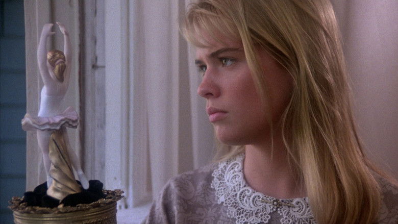 кадр из фильма Цветы на чердаке