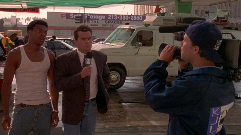 кадр из фильма Деньги решают все