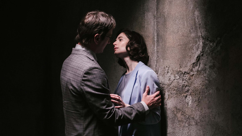 кадр из фильма Петрополис