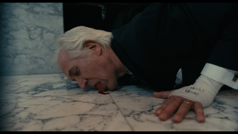 кадр из фильма Хронос