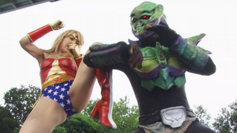 кадр из фильма SUPER HEROINE アクションウォーズ 鉄腕美女ダイナウーマン あいかわ優衣
