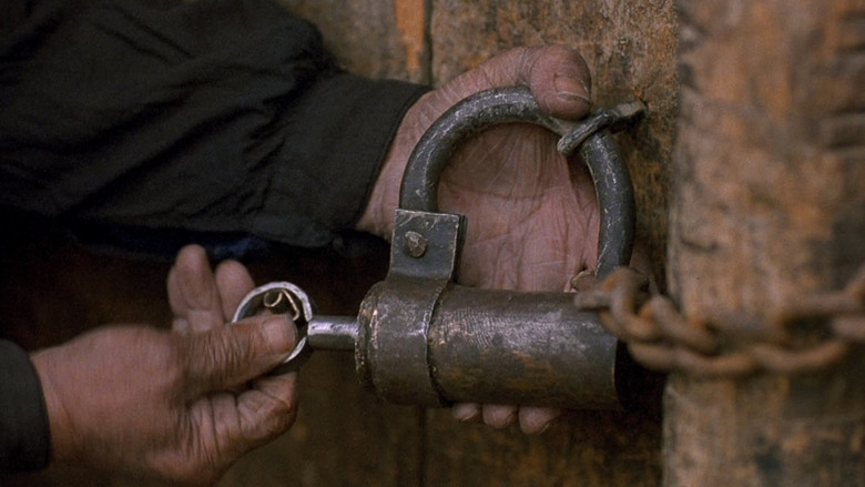 кадр из фильма Усама