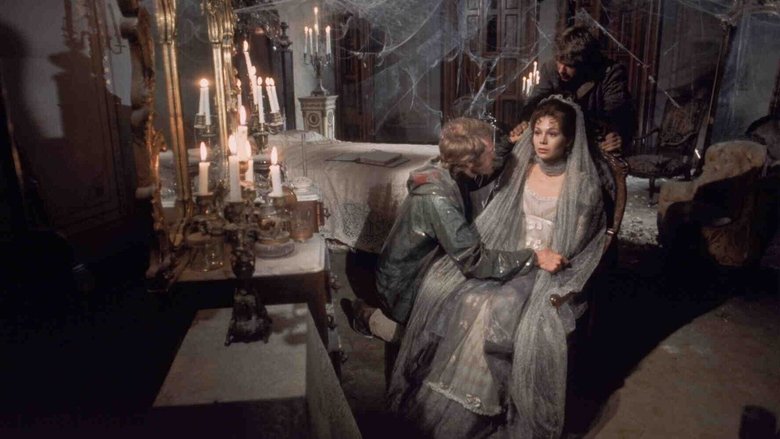 кадр из фильма Дом темных теней