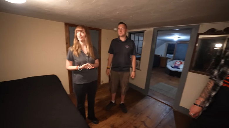 кадр из фильма Surviving a Week at the Real Conjuring House