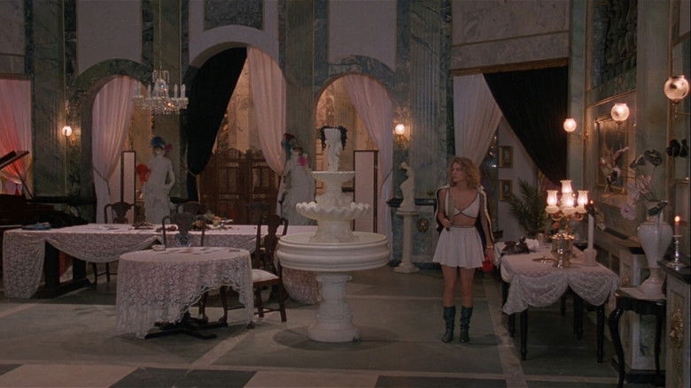 кадр из фильма Красная маска смерти