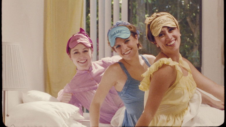 кадр из фильма The Girlies