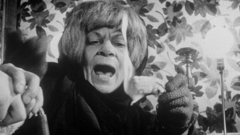 кадр из фильма Семя греха