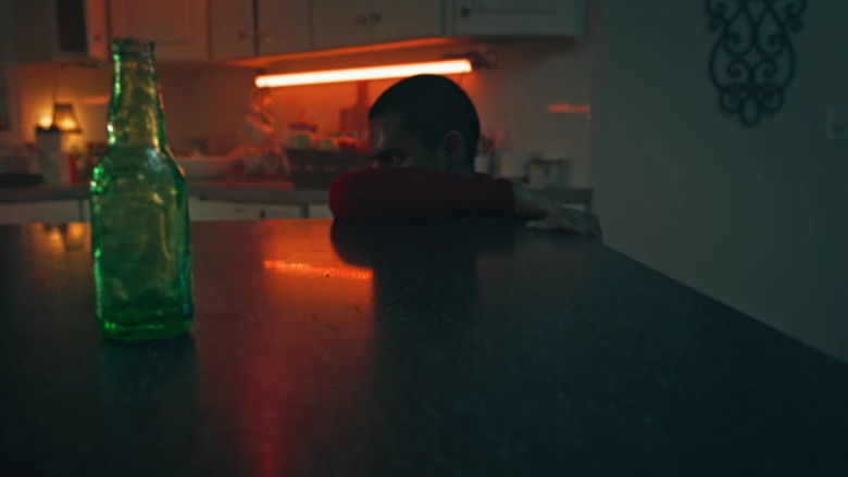 кадр из фильма When the Pizza Delivery Guy Walks in on a Robbery