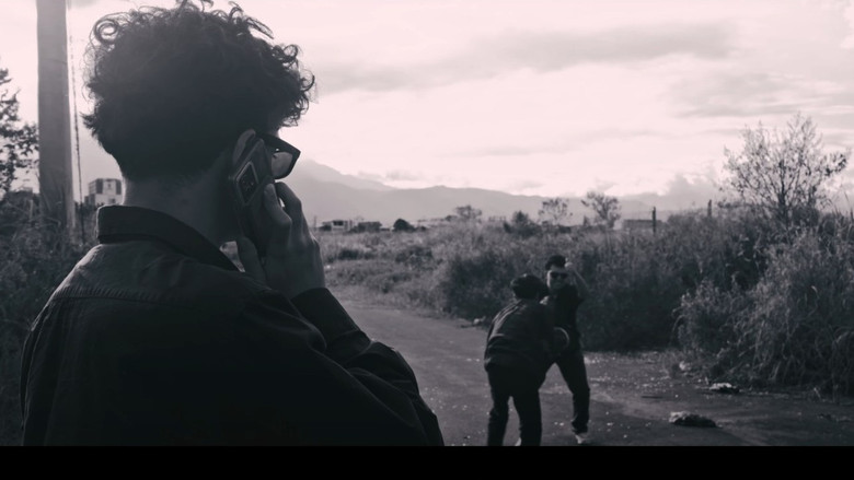 кадр из фильма Los Inútiles