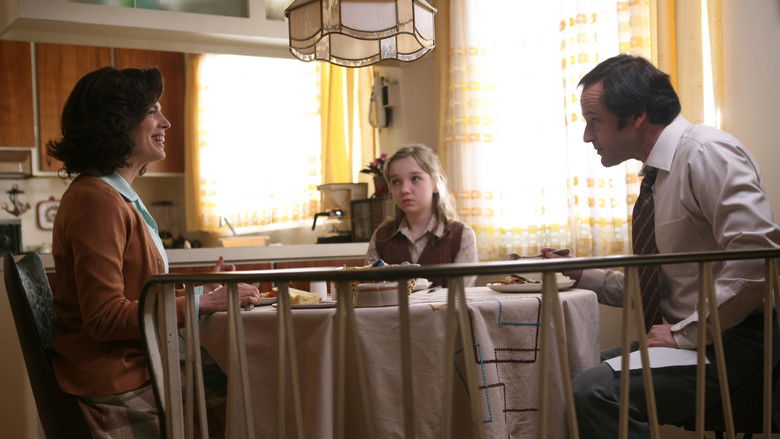 кадр из фильма The Year Dolly Parton Was My Mom