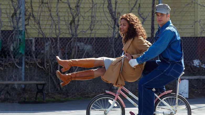 кадр из фильма Бесконечно белый медведь