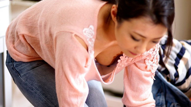 кадр из фильма 毎朝ゴミ出し場ですれ違う浮きブラ奥さん 神納花