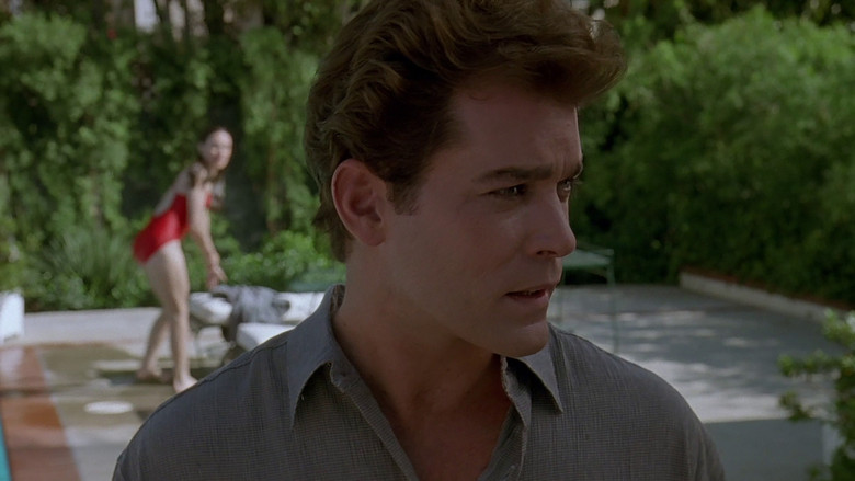 кадр из фильма Незаконное вторжение