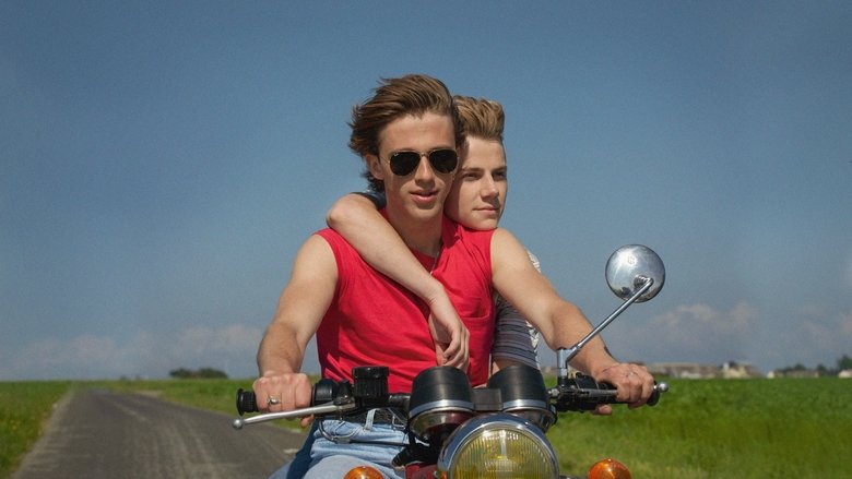 кадр из фильма Лето'85