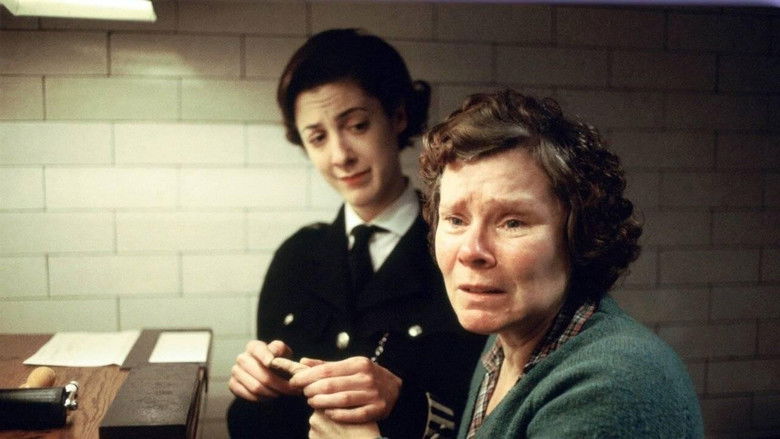 кадр из фильма Вера Дрэйк