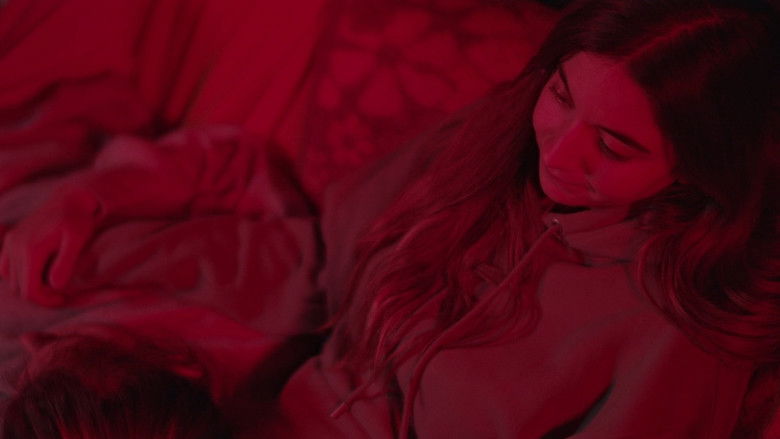 кадр из фильма ΚΡΑΤΑ ΜΕ