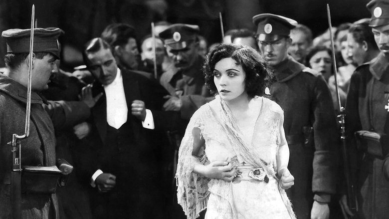 кадр из фильма Отель «Империал»