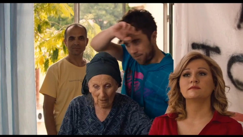 кадр из фильма Λάρισα Εμπιστευτικό