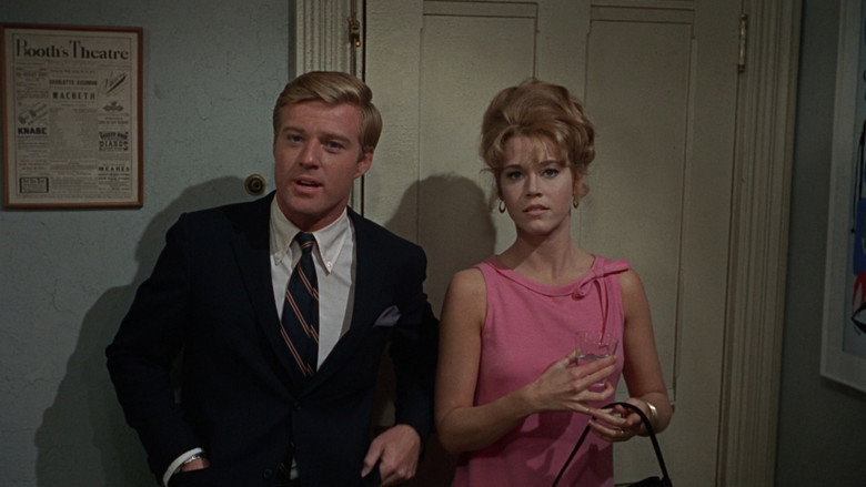 кадр из фильма Босиком по парку