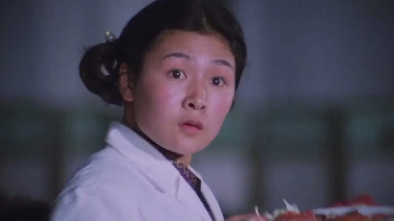 кадр из фильма 端盘子的姑娘