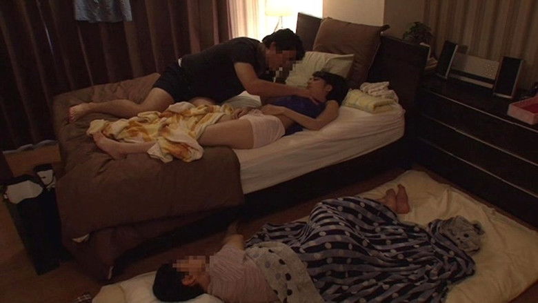 кадр из фильма 僕が寝ていると思って彼に頼まれて仕方なく舐めだした姉のフェラ尻に我慢できず近親相姦