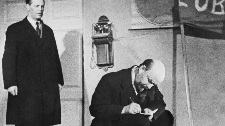 кадр из фильма Ленин в Октябре