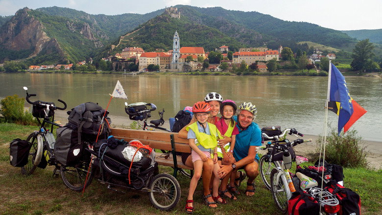 кадр из фильма EuroVélo 6 : De la Loire à la mer Noire en famille