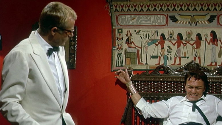 кадр из фильма Superseven chiama Cairo