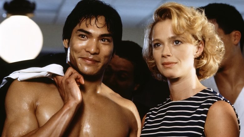 кадр из фильма Дракон: История Брюса Ли