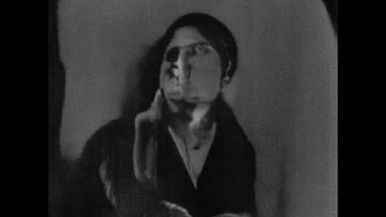 кадр из фильма The Stolen Moon