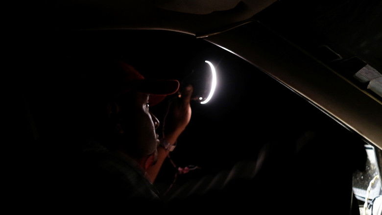 кадр из фильма Luces del desierto