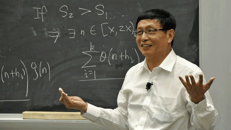 кадр из фильма Counting from Infinity: Yitang Zhang and the Twin Prime Conjecture