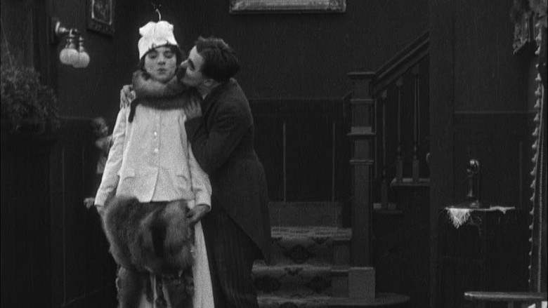 кадр из фильма Женщина