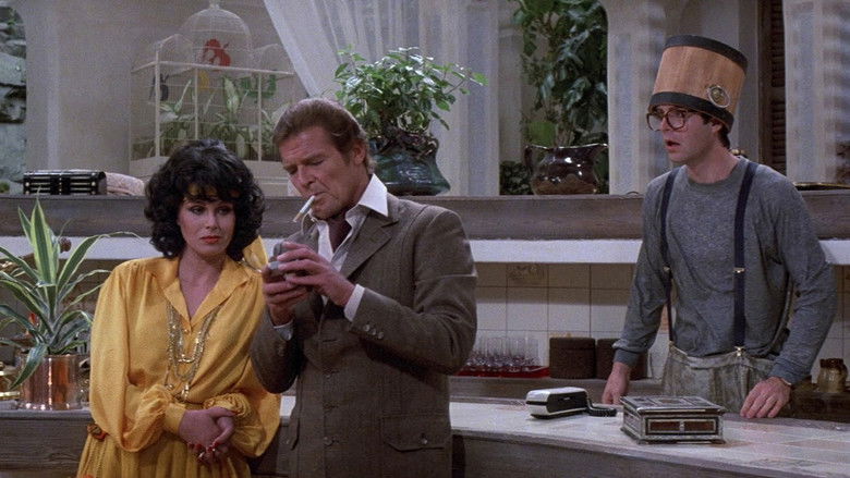 кадр из фильма Проклятие Розовой пантеры