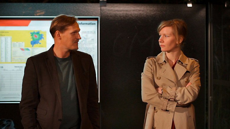 кадр из фильма Über uns das All