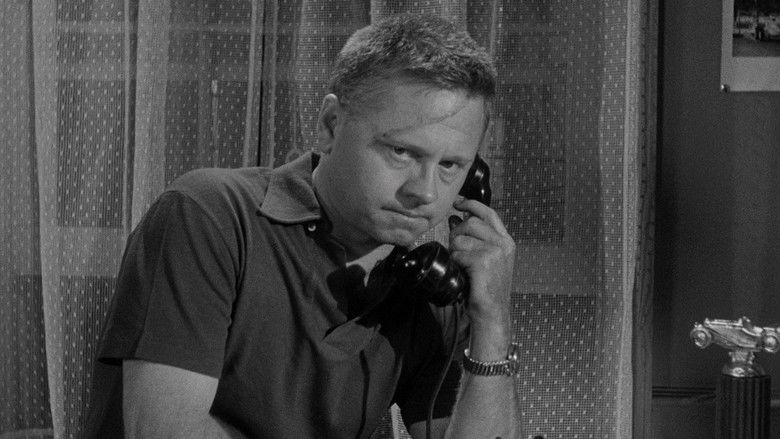 кадр из фильма Drive a Crooked Road