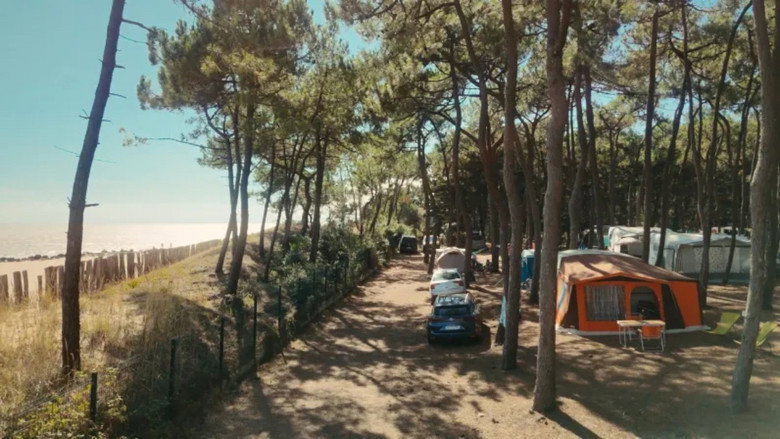 кадр из фильма Le camping, un siècle de bonheur français