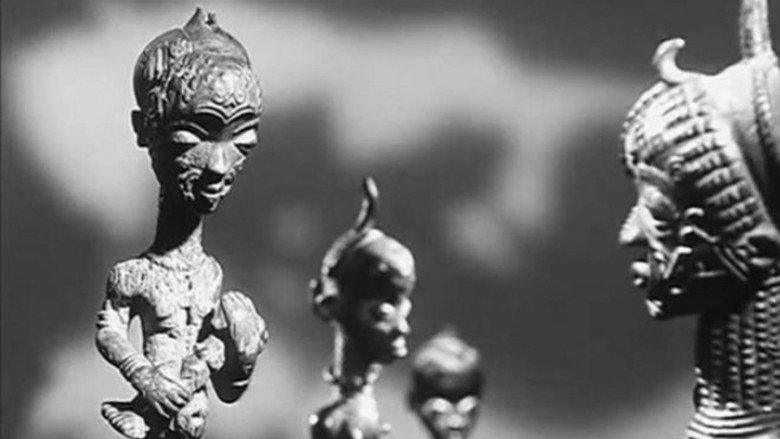 кадр из фильма Les statues meurent aussi