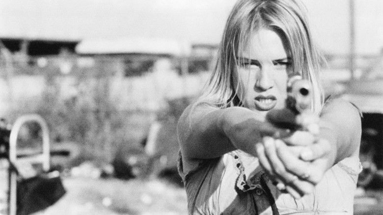 кадр из фильма Любовь и 45 калибр