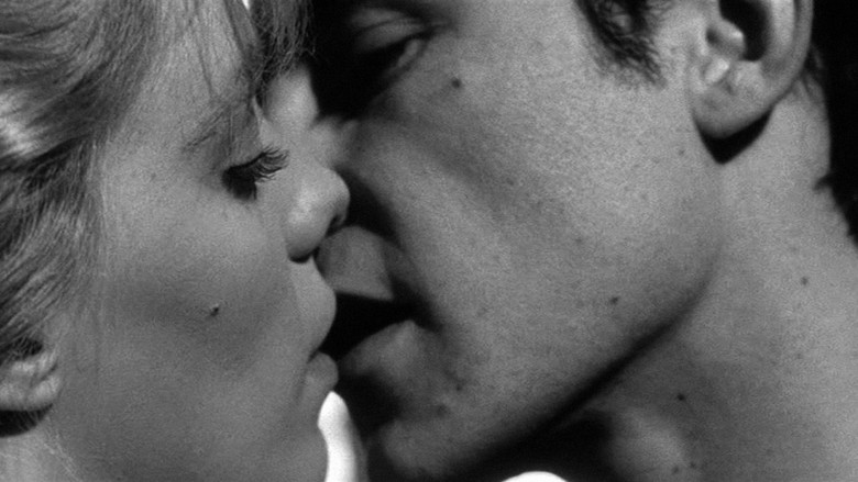 кадр из фильма Кто стучится в дверь ко мне?