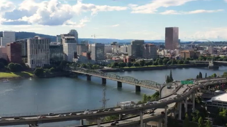 кадр из фильма Mother of Portland