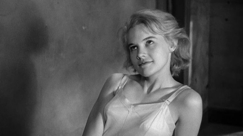 кадр из фильма Куколка