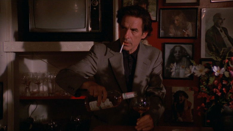 кадр из фильма Потоки любви