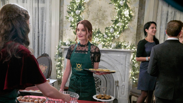 кадр из фильма Рождество в поместье Ханисакл