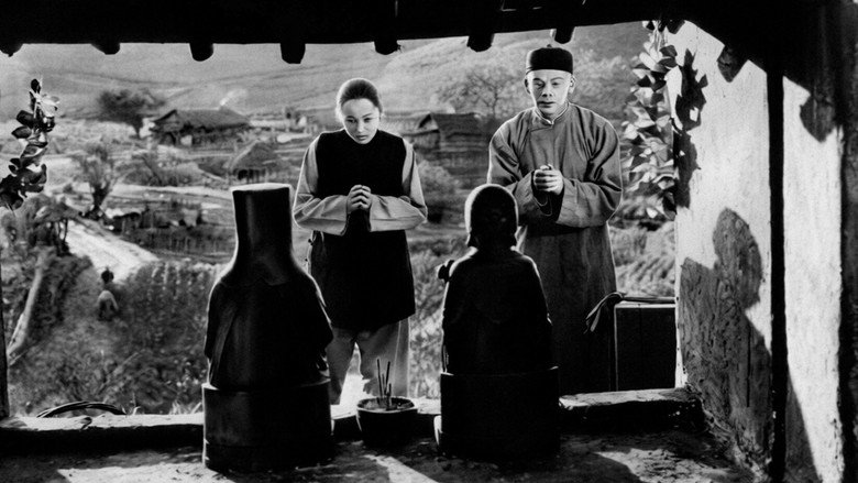 кадр из фильма Благословенная земля