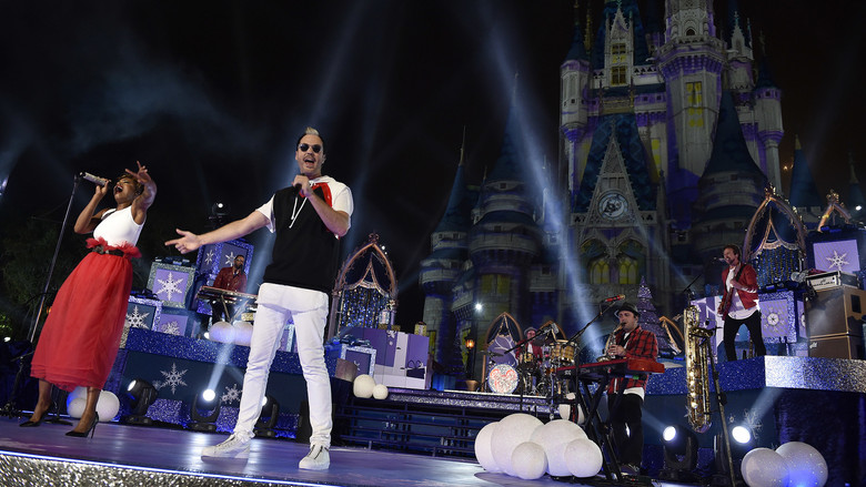 кадр из фильма The Wonderful World of Disney: Magical Holiday Celebration