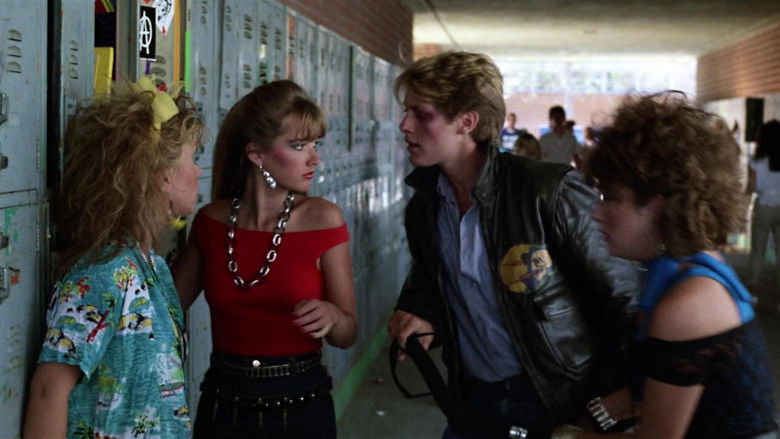 кадр из фильма Стенка на стенку