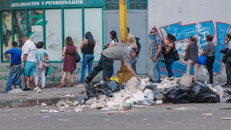 кадр из фильма Profits et pertes : enquête sur les spéculateurs de la crise et du chaos